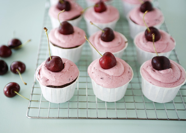 Vegan chocolate cherry cupcakes