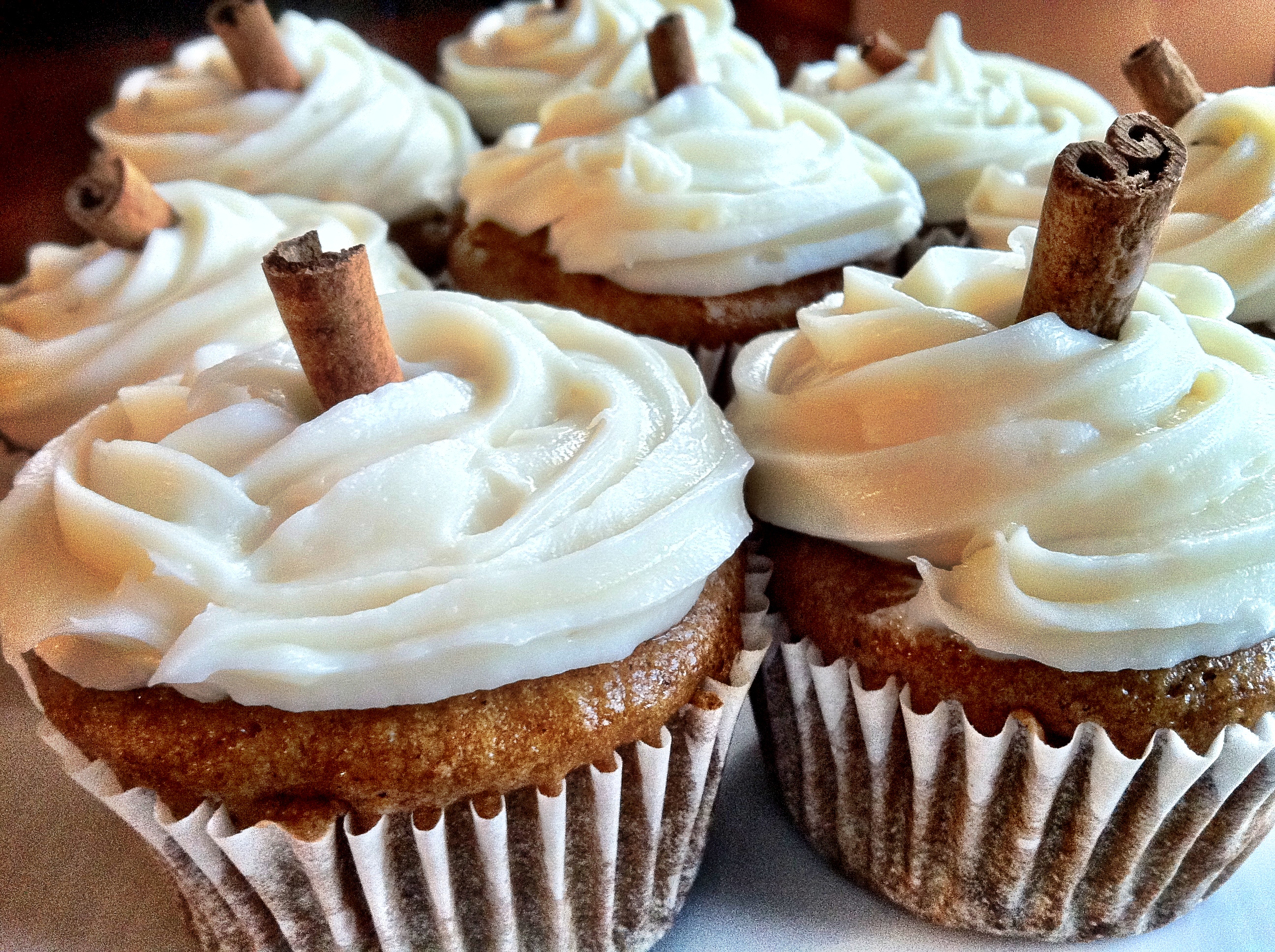 Vegan pumpking spice cupcakes with %22cream cheese%22 frosting