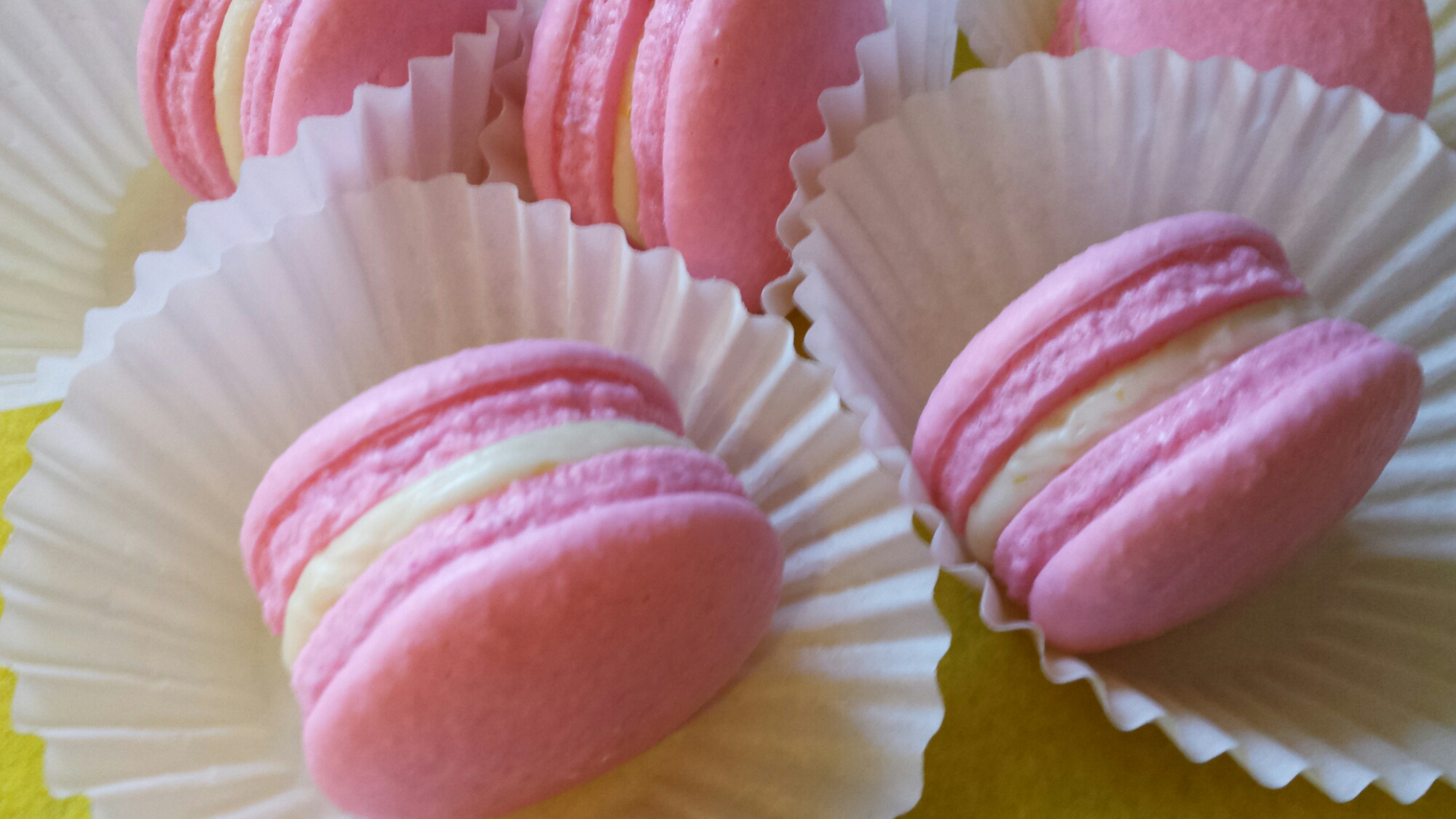 Strawberry lemonade macaroons