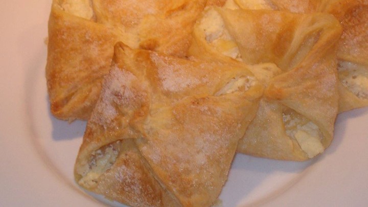 Apple cheese danish