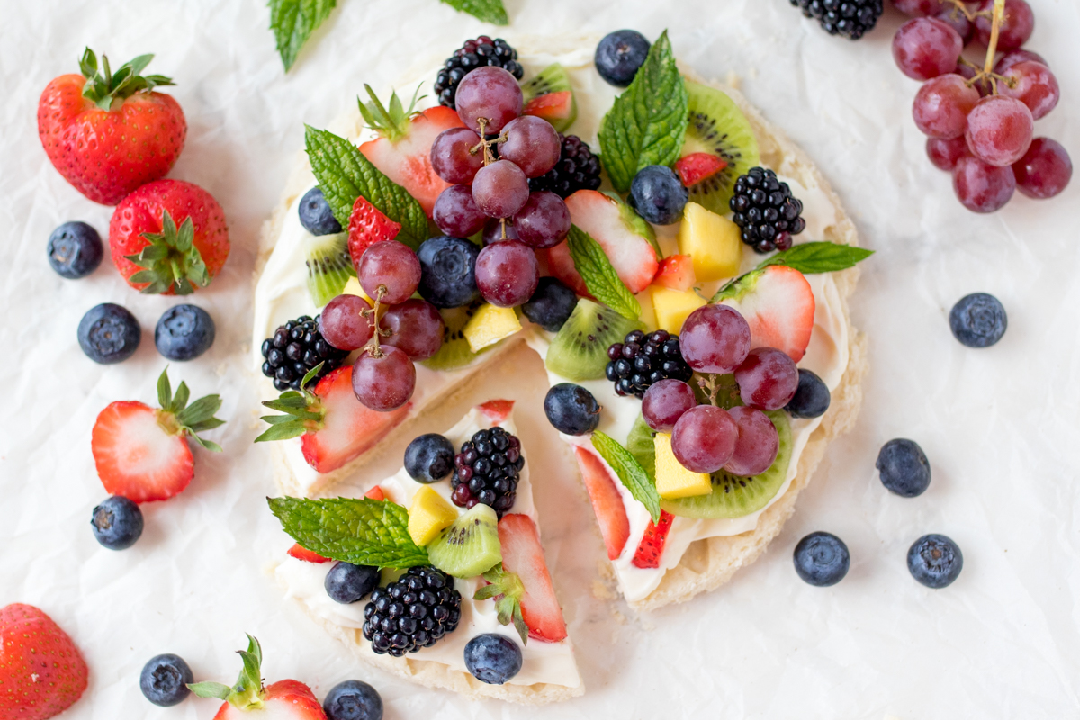 No-Bake Fruit Pizza - A simple and attractive summer dessert!
