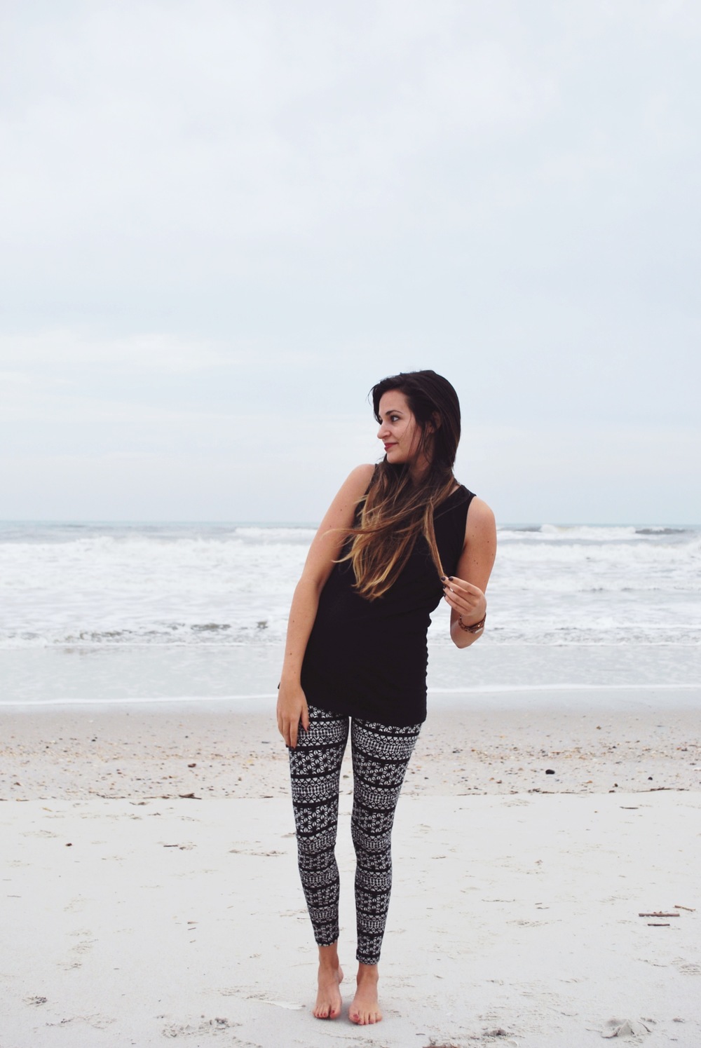 what to wear with patterned leggings