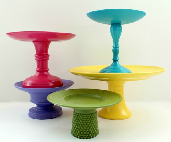 Differently levelled cake stand set