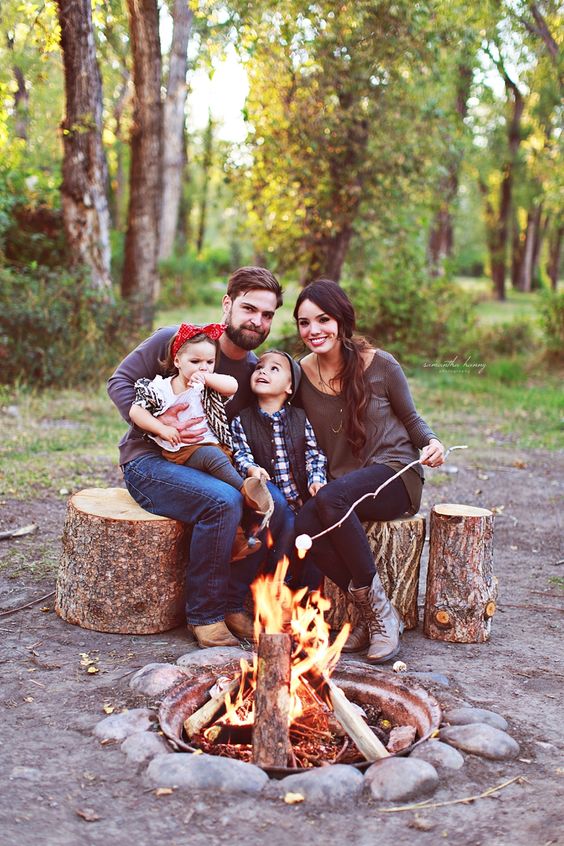 Outdoor Family Photoshoot Idea by the Campfire
