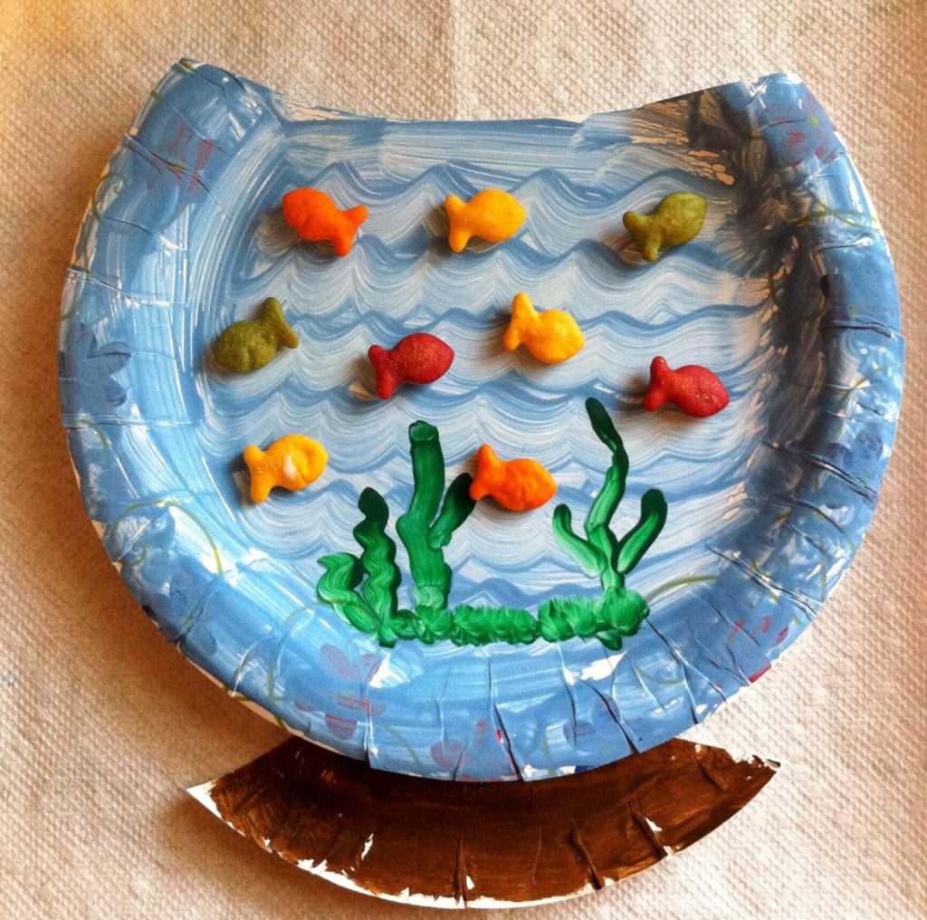 Paper plate and goldfish cracker fish bowl