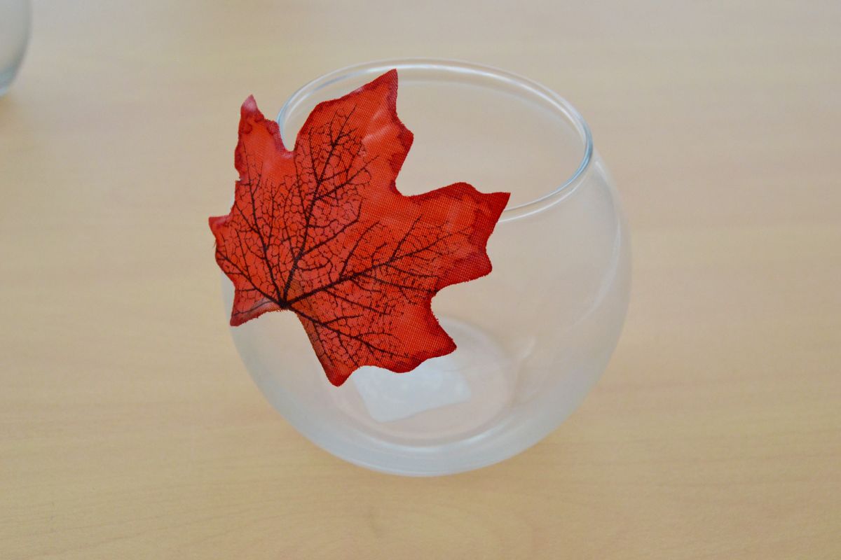 Maple leaf candle holders press