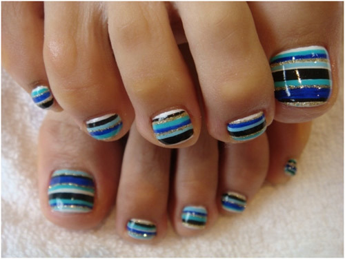 Stripes toe nail art