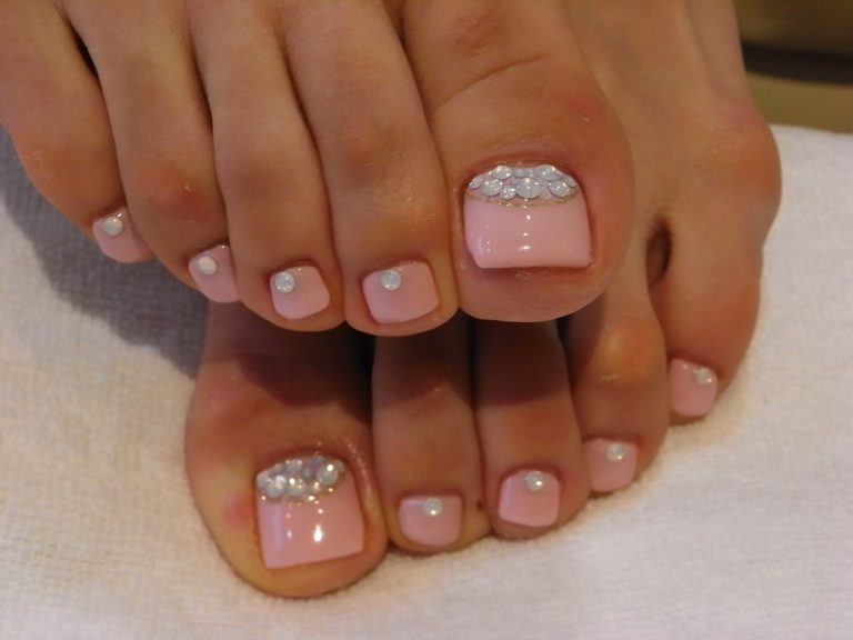 Glitter nail chic pinka and white toe nail art ideas for summer with white glitter glitter design nails 768x576