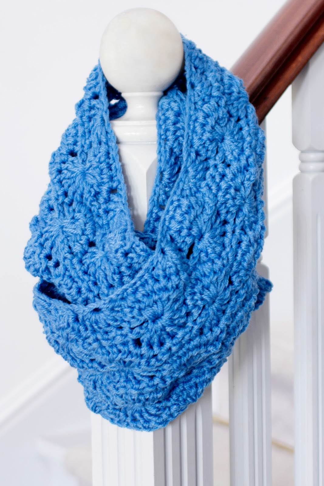 Pretty chunky crochet infinity scarf