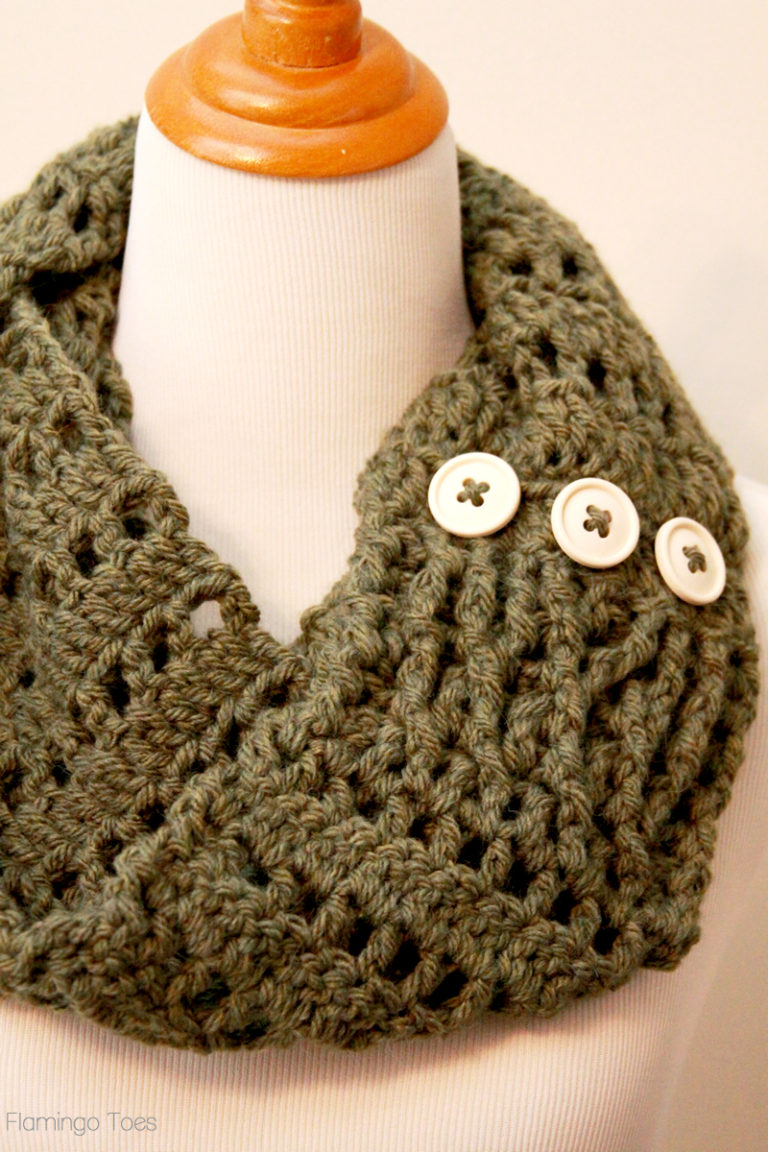 Chunky crochet infinity scarf