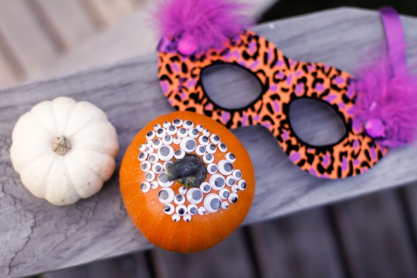 Googly Eye Pumpkins DIY Halloween Decorations