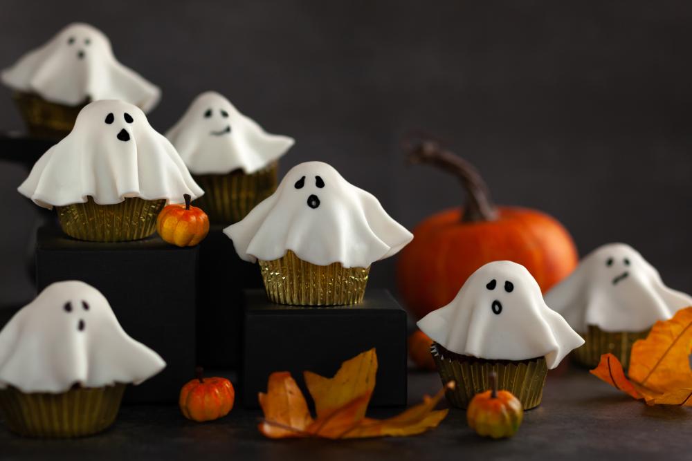 Ghost cupcakes halloween party decoration ideas