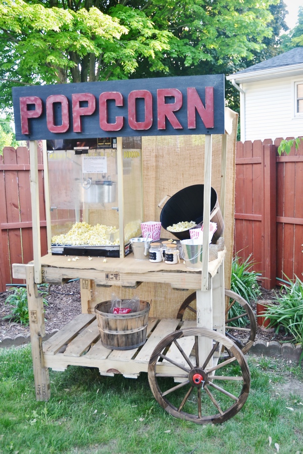 Diy pallet popcorn stand
