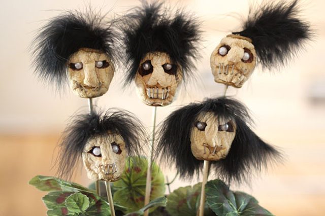 DIY Halloween Decoration: Shrunken Heads