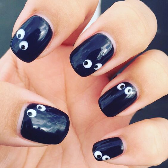 25 Halloween Nail Manicures