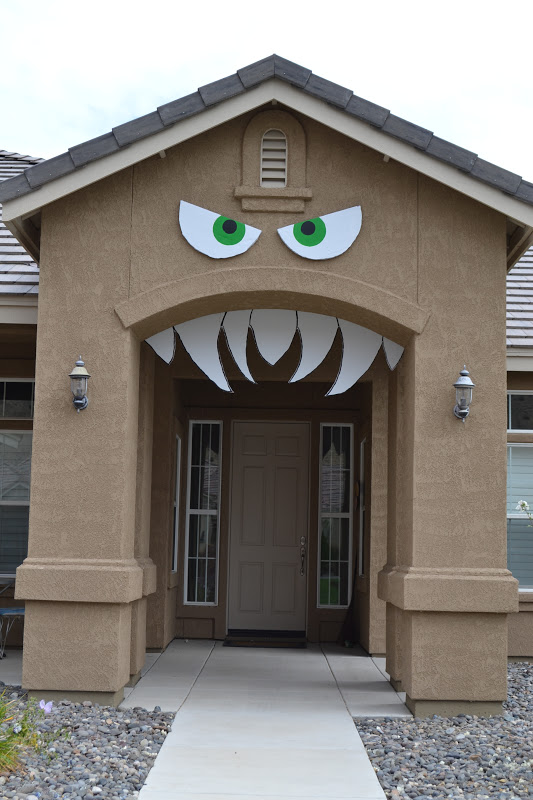 Halloween Outdoor Decorations - Monster House