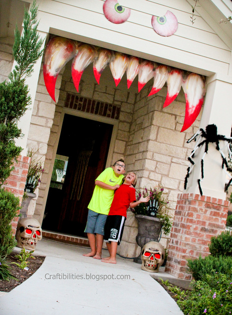 Monster House - Scary Halloween Decorations