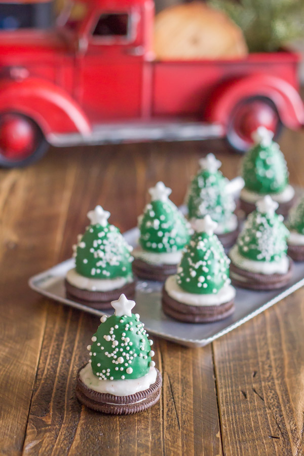 Chocolate-Covered Strawberry Christmas Tree - DIY Christmas Crafts