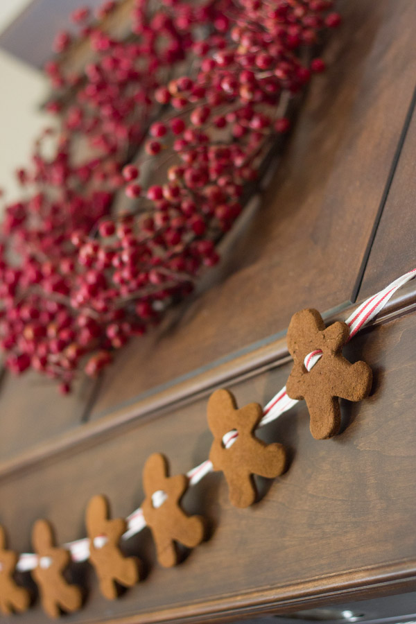 Cinnamon Applesauce Gingerbread Garland - Easy Christmas Crafts
