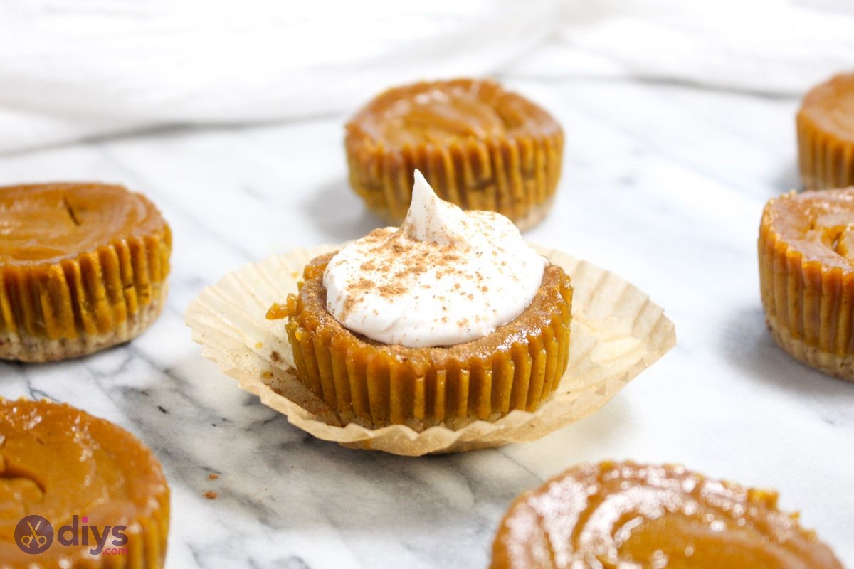 Diy halloween treats mini pumpkin pies