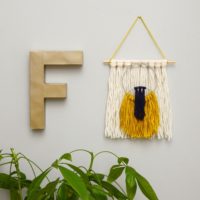 Easy yarn tassel wall hanging hang