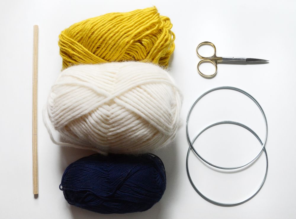 Easy yarn tassel wall hanging materials