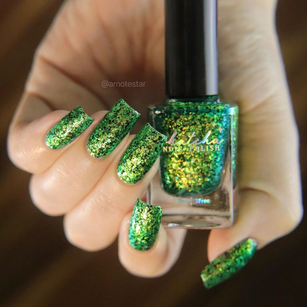 Flocked green nails