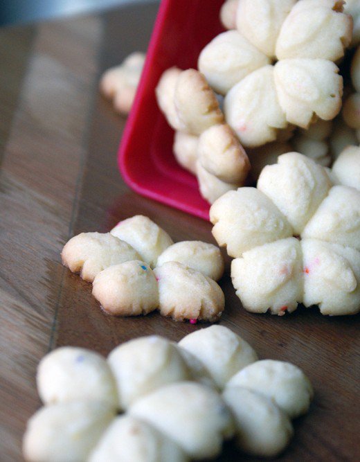 Lemon pudding spritz cookies