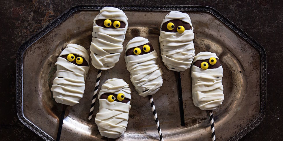 Homemade Halloween Treats: Mummy Pops
