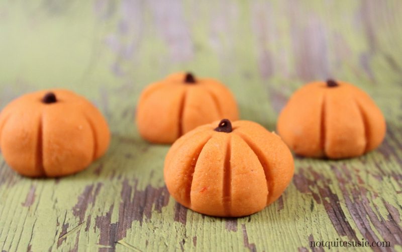 Halloween Treat Bag Idea: No Bake Peanut Butter Pumpkin Bites 