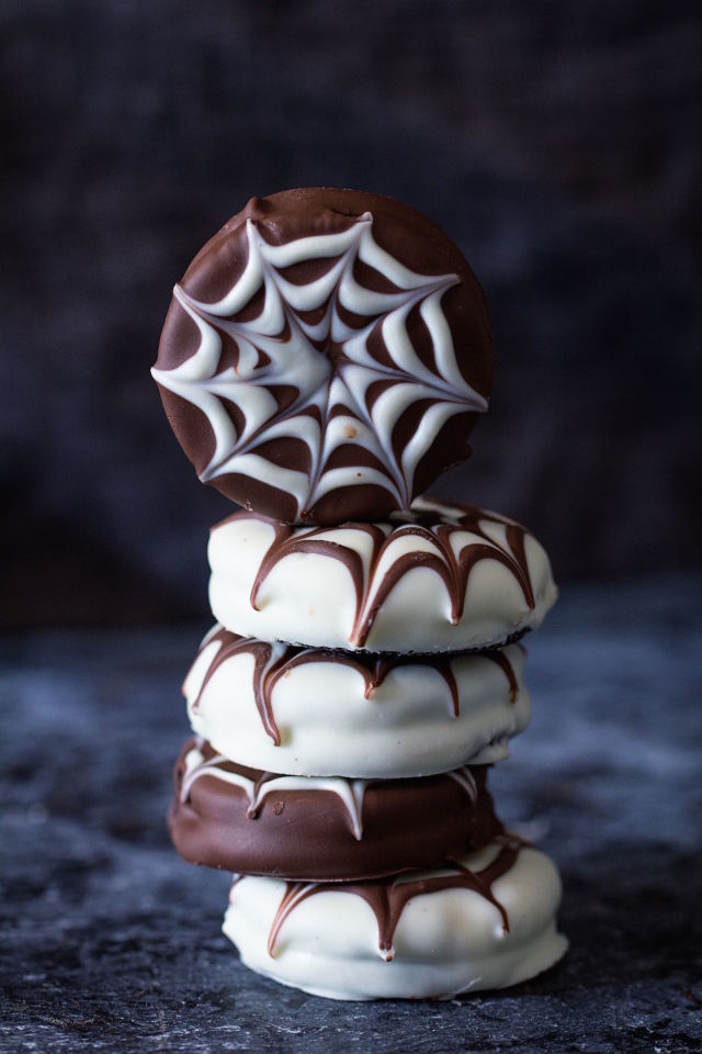 Oreo Spider Web Halloween Cookies