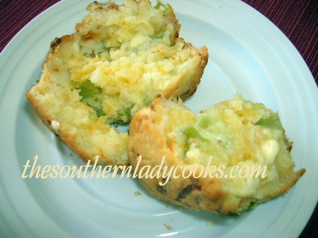 Green tomato muffins with cheese