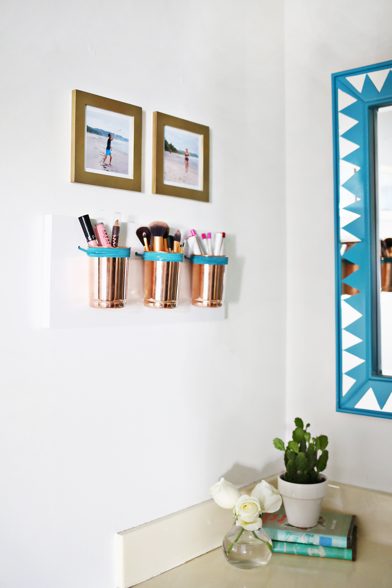 Wall mounted bathroom storage cups