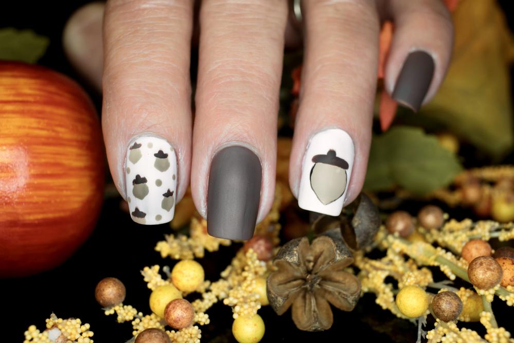 Acorn manicure simple fall nail ideas
