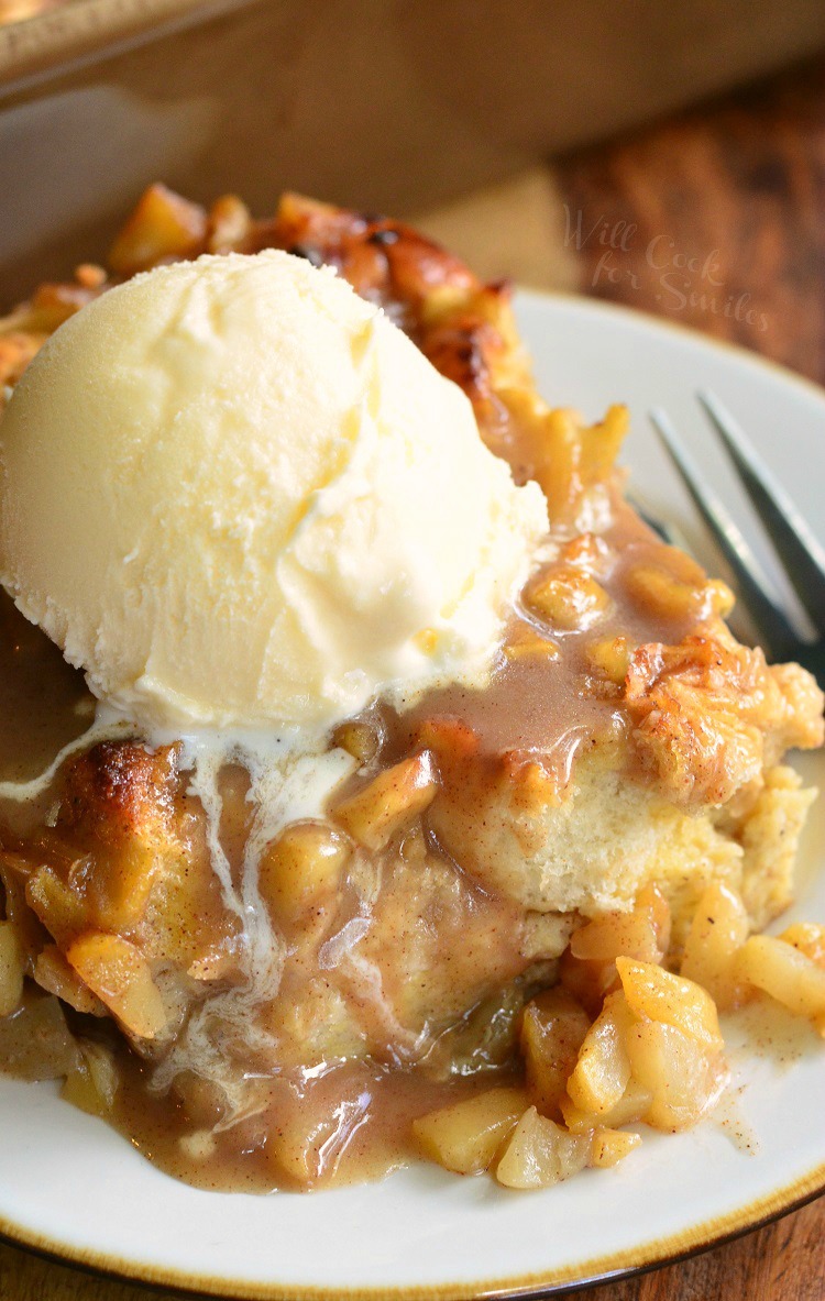 Apple Pie Bread Pudding - Thanksgiving Desserts for Kids