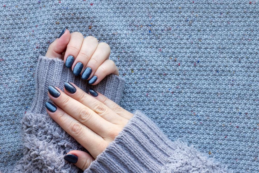 Dark blue glittered manicure autumn nail designs