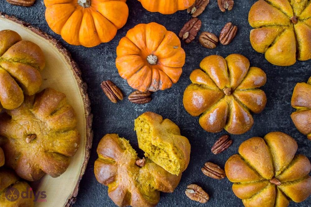 Easy thanksgiving side dishes pumpkin dinner rolls