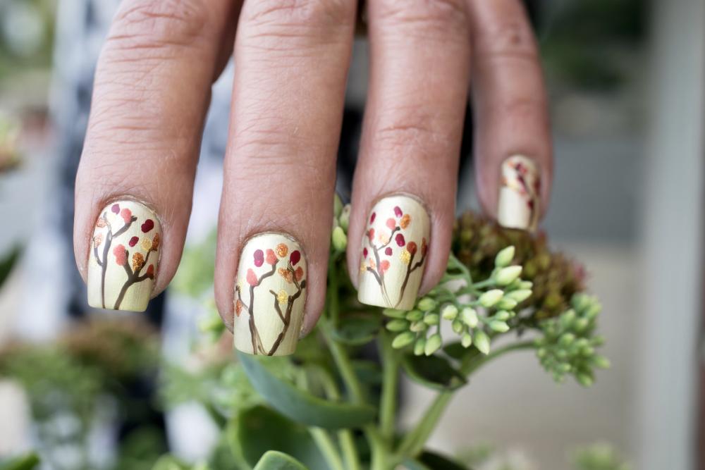 Fall leaves on trees autumn nail designs