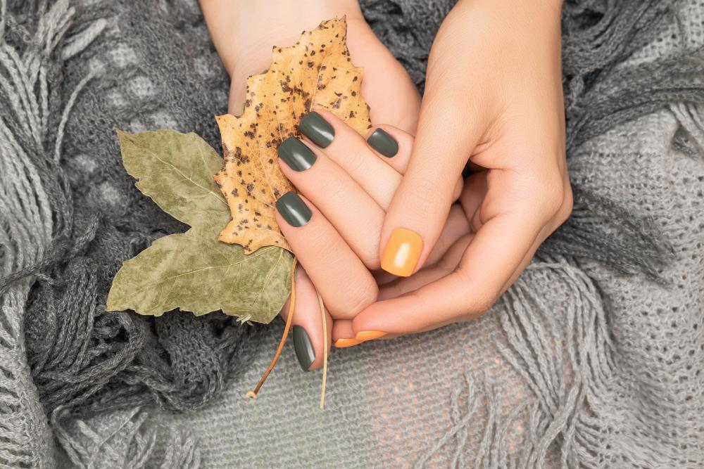 Glitter green & yellow nail design simple fall nails