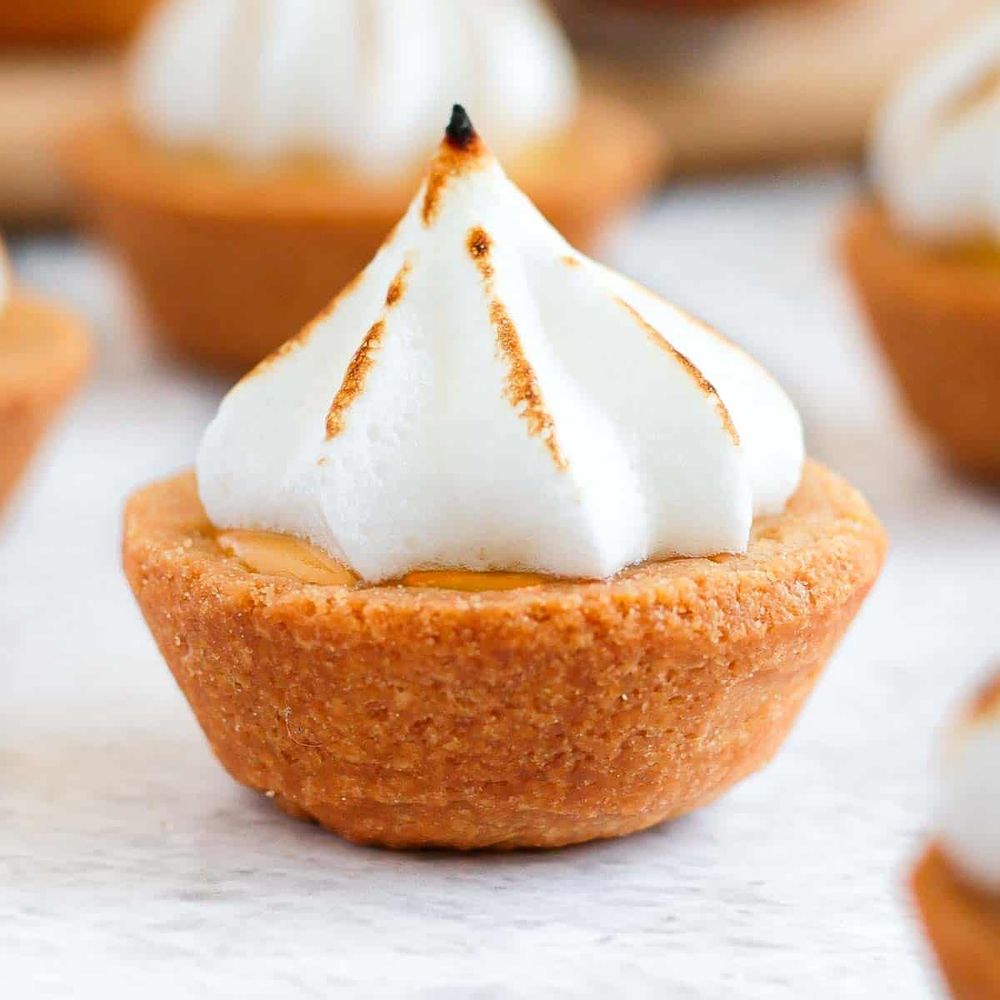 Mini lemon meringue tarts thanksgiving dessert ideas