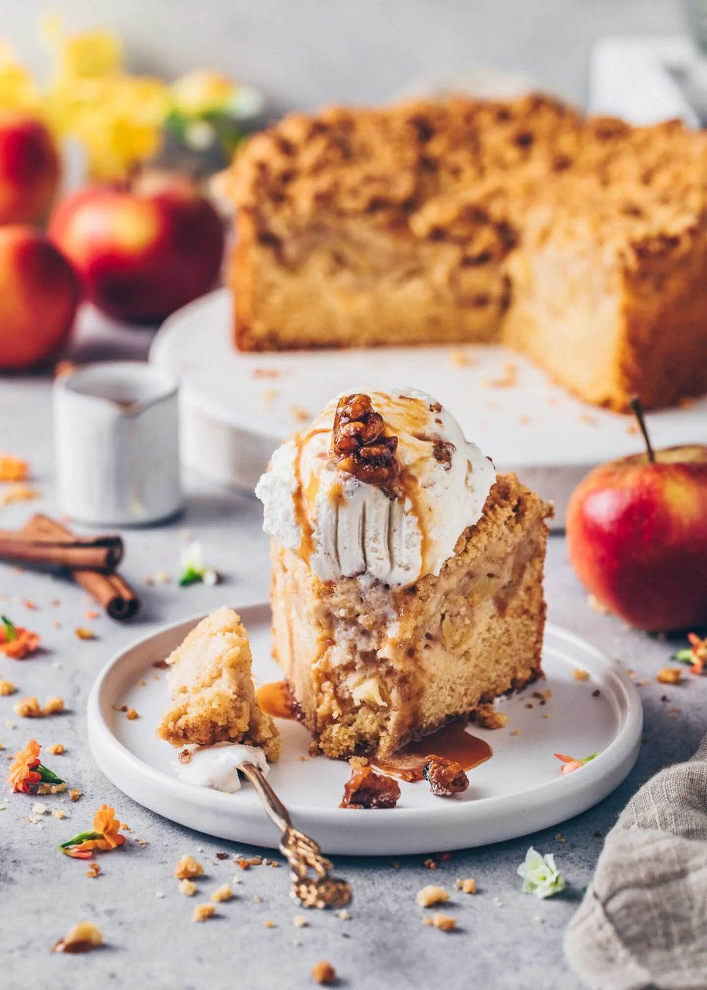 Vegan apple cake with cinnamon streusel best thanksgiving desserts