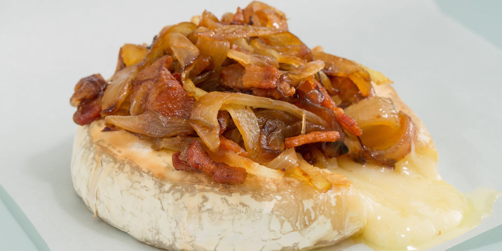Baked brie with caramelized onions