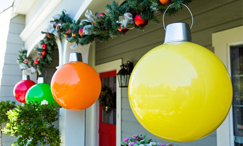 Giant Ornaments - Outdoor Christmas Decorations Ideas