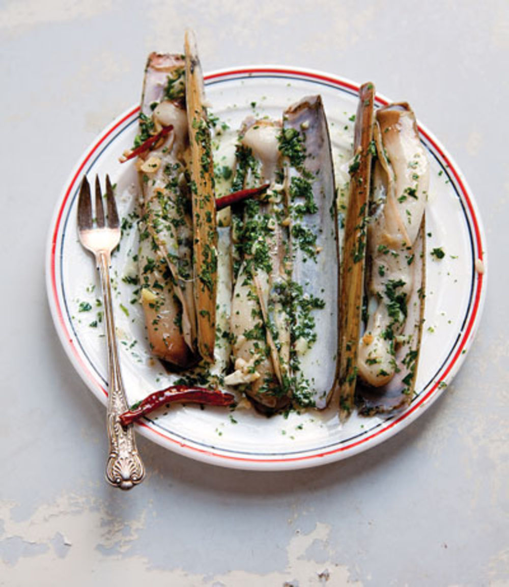 Razor clams with chiles and garli