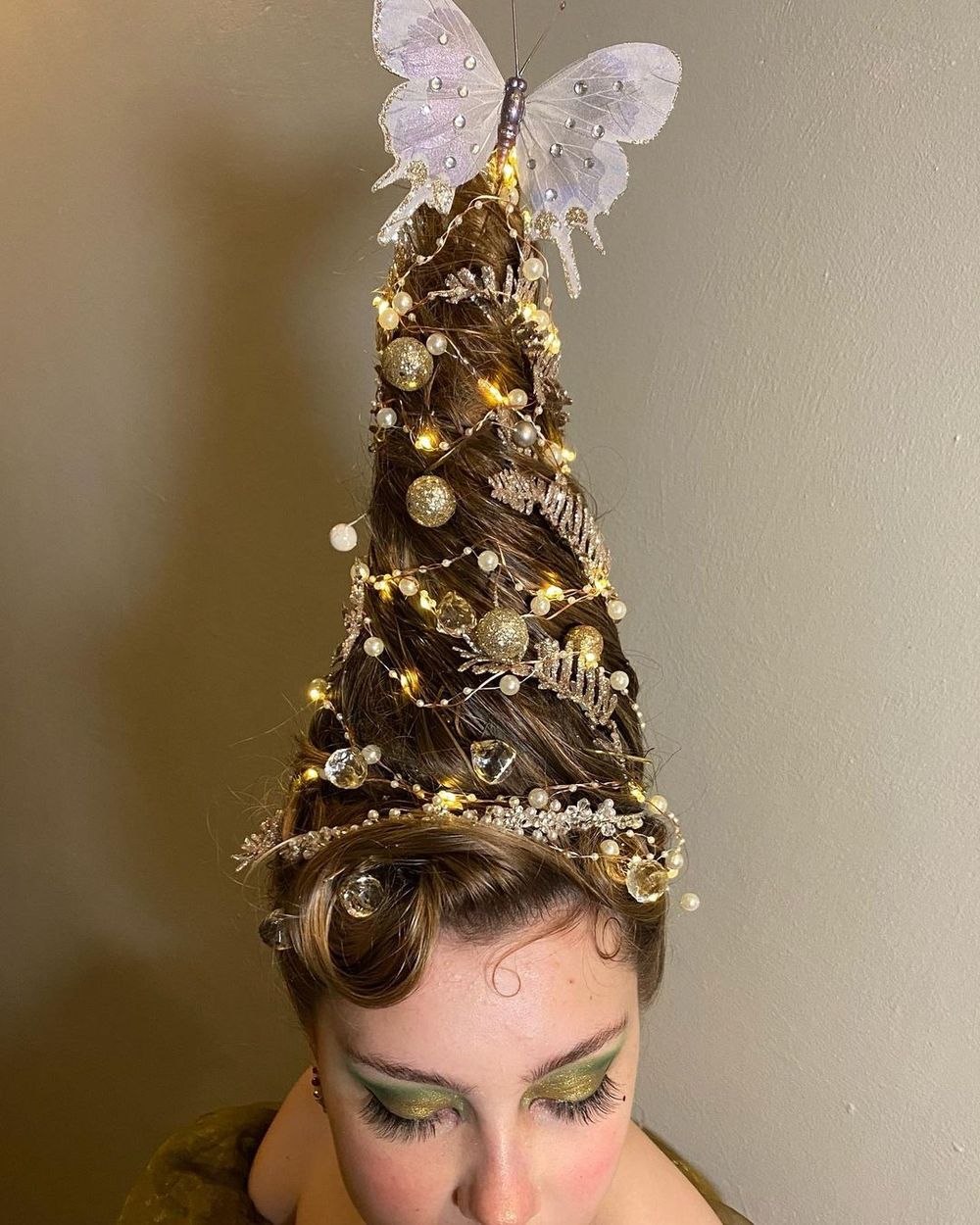 25 Christmas Hairstyles To Rock This Holiday Season
