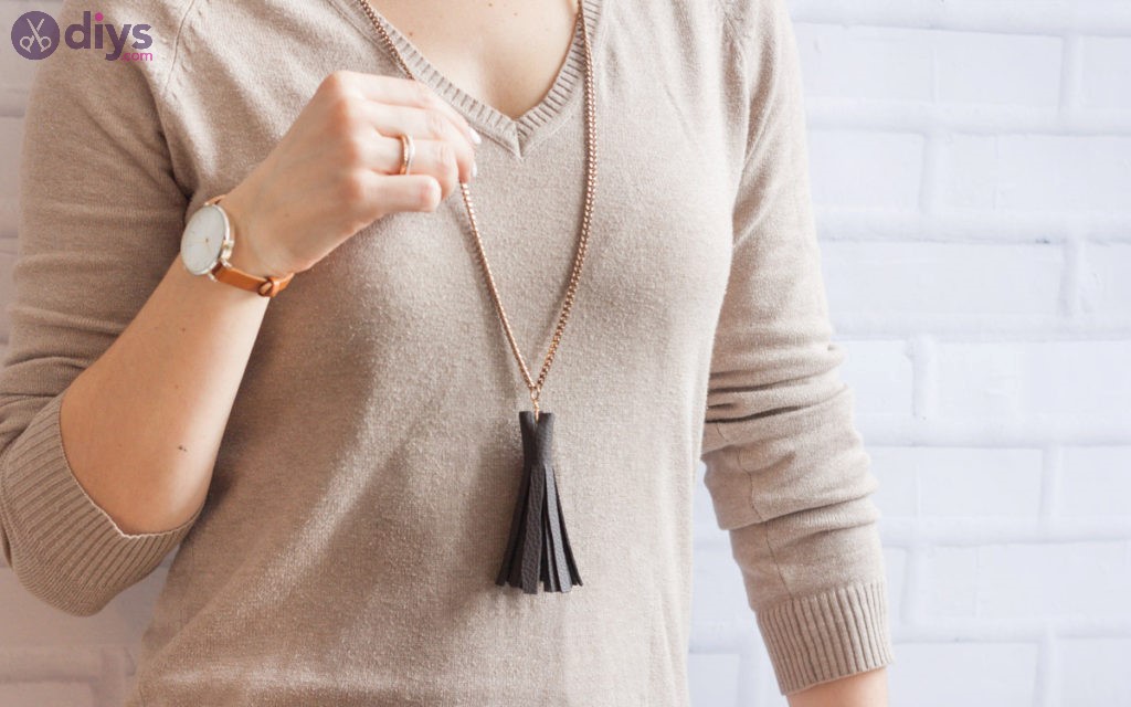 Diy leather tassel necklace things to get your mom for christmas 