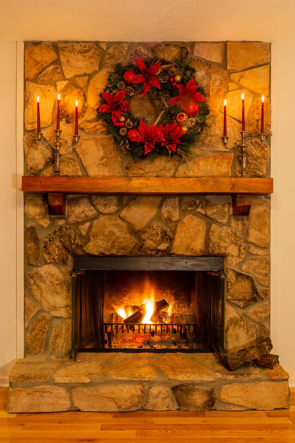 Fireplace mantel ideas poinsettia wreath