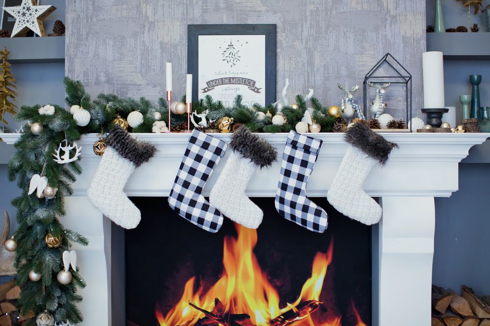 Mantel decor ideas stockings for everyone