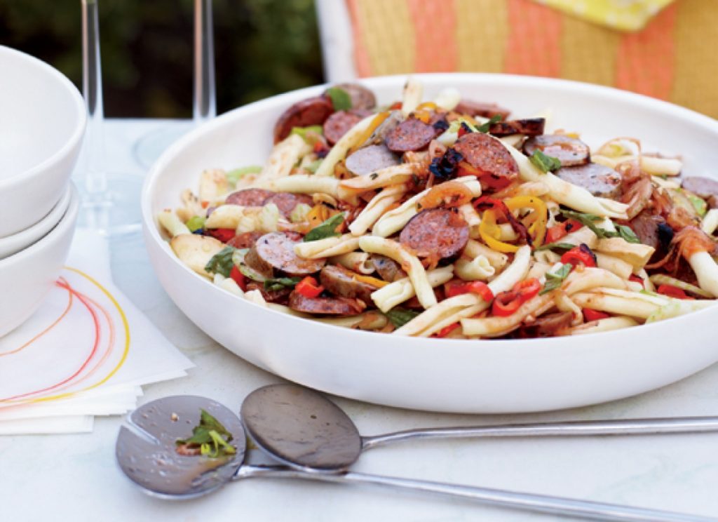 Pasta salad with grilled sausages and peppers