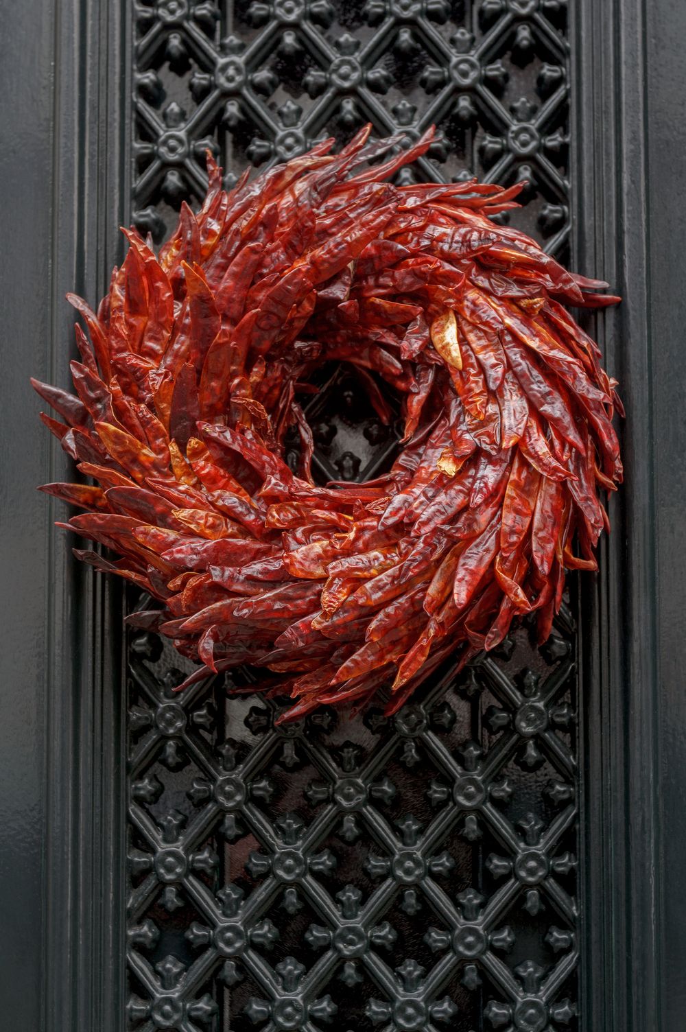 Red hot chili pepper wreath outdoor christmas decoration ideas